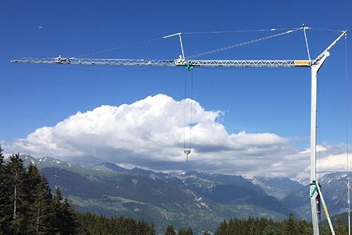 Grue Cattaneo dépliée en montagne