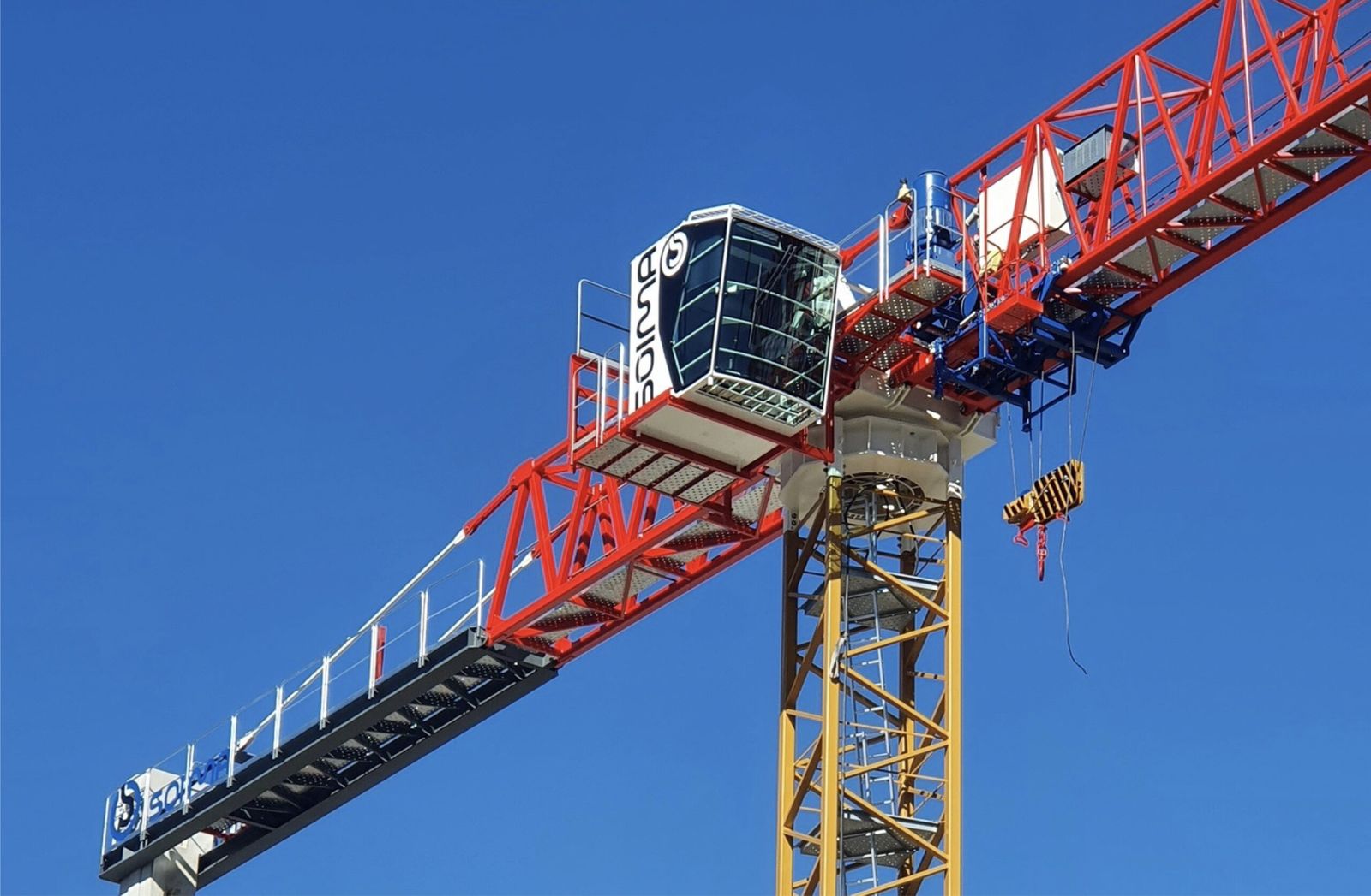 Grue à tour vue d’en bas